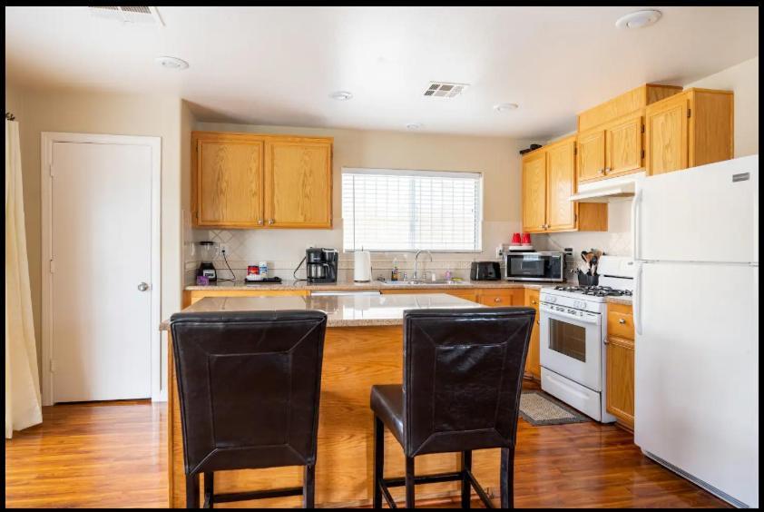 4 Bedroom North Las Vegas With Pool Exterior photo